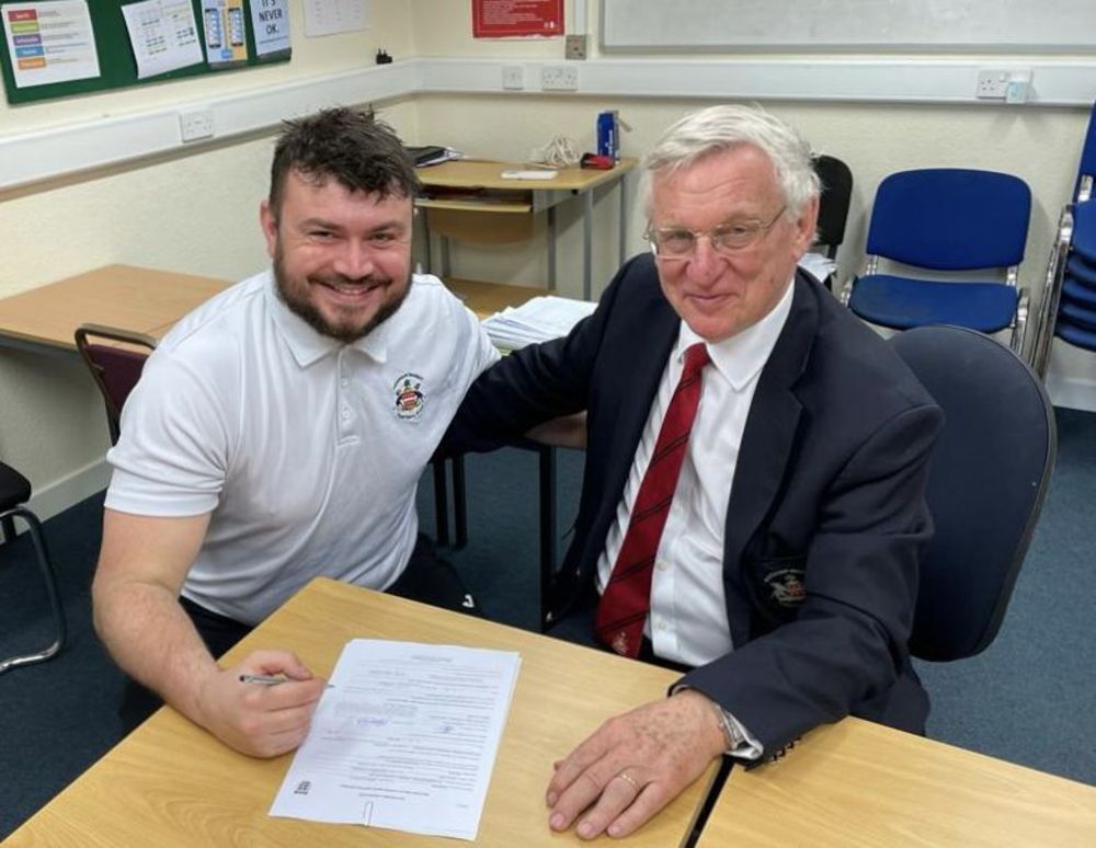 Marcus Garnham signs new deal