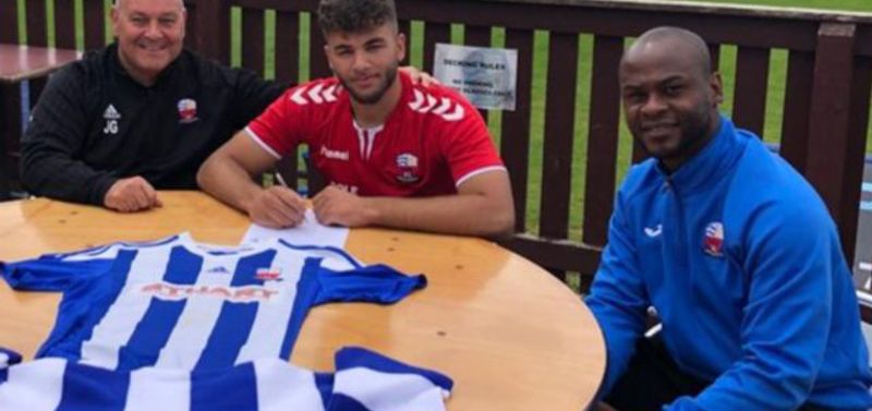Jordan Armsden signs (Photo: Nuneaton Borough FC