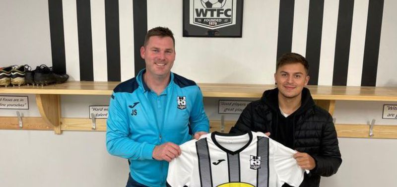 Jez Bedford signs