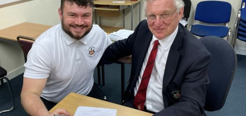 Marcus Garnham signs new deal